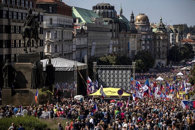 Protesty w Pradze.jpg
