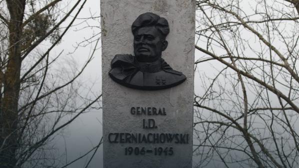 Pomnik generała Czerniachowskiego.jpg